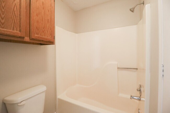 Building Photo - 2421 E 87th St