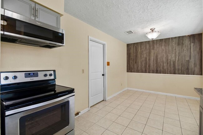 Building Photo - 9718 Shady Tree Ln