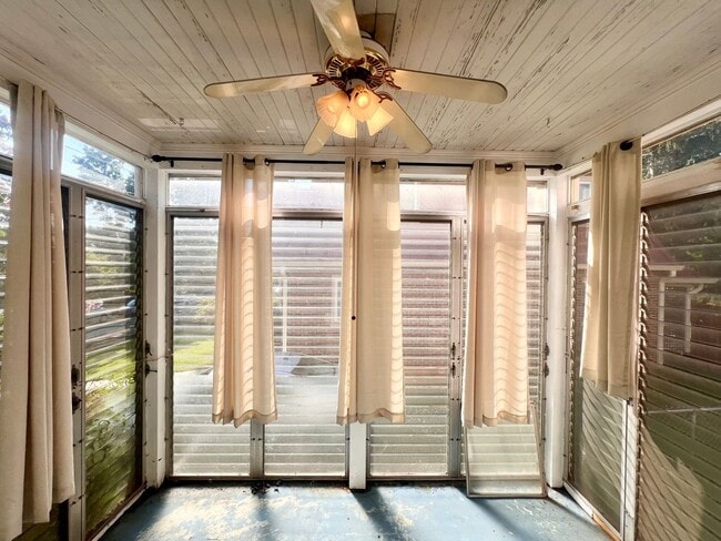 Building Photo - 1104 Little High St