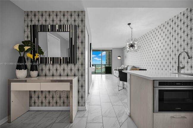 Building Photo - 501 NE 31st St