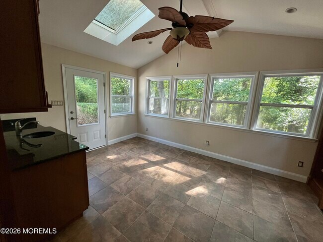 Building Photo - 12 Galewood Dr