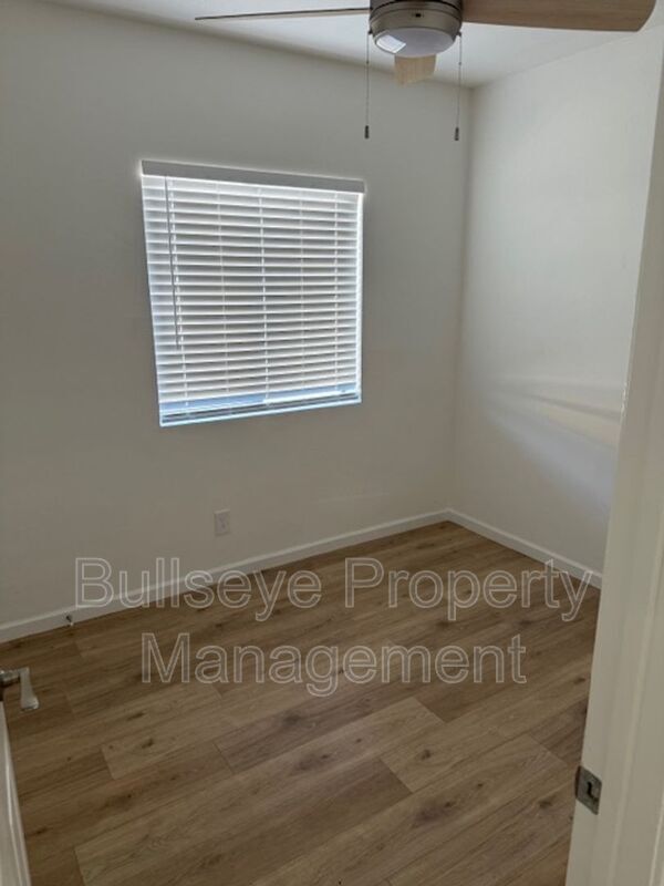 Building Photo - 1302 E Maddock Rd