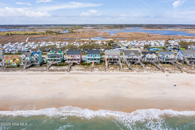 Building Photo - 3974 Island Dr