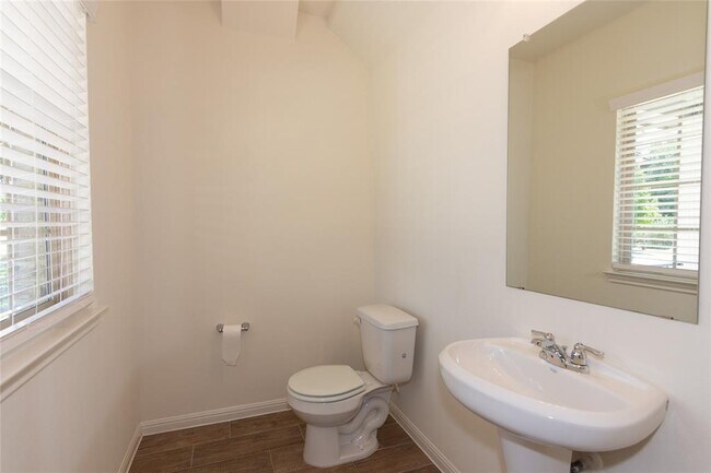Building Photo - 1732 Lakota Ln
