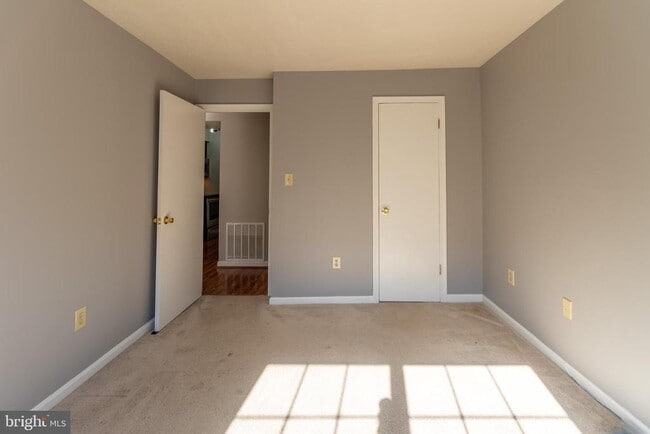 Building Photo - 1625 Carriage House Terrace