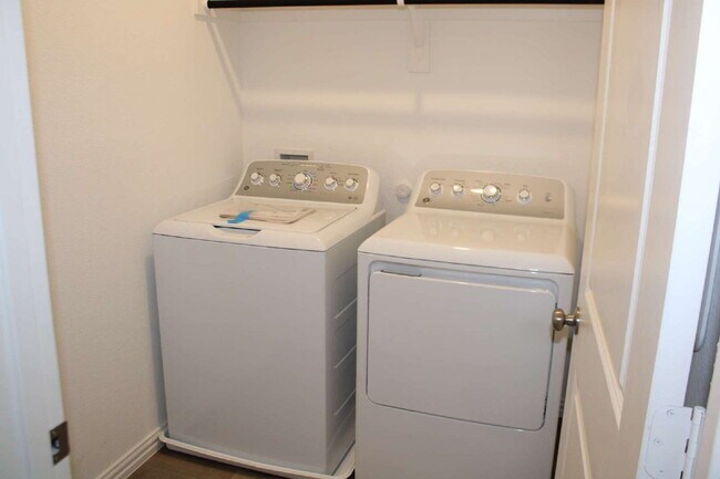 Building Photo - 628 Blue Rdg Dr