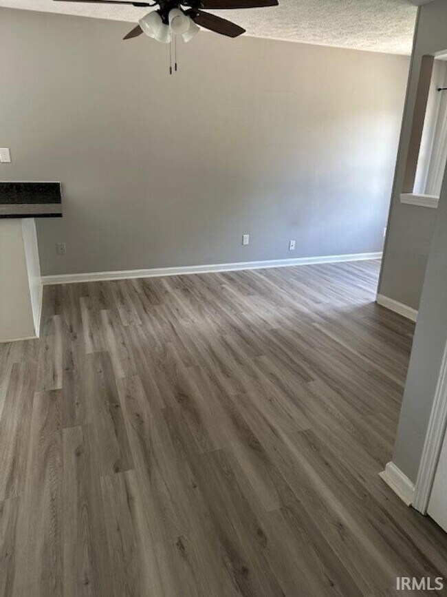 Building Photo - 1326 N Woodburn Ave