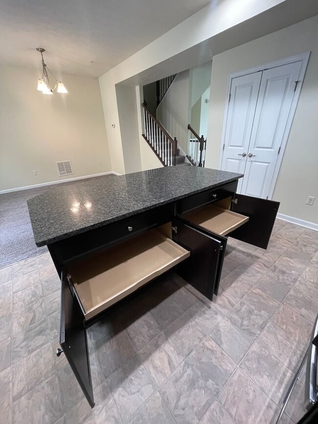 Building Photo - Gorgeous 3 BD/ 2.5 BA Townhouse Available in Wexford!