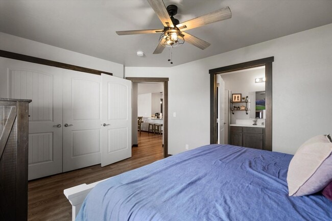Building Photo - Stunning Townhome with Mountain Views for ...