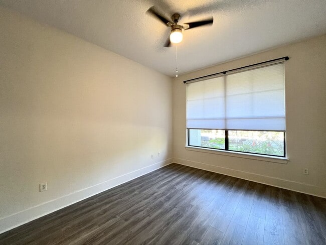 Building Photo - BEAUTIFUL CONDO WITH AMENITIES NEAR VANDERBILT!