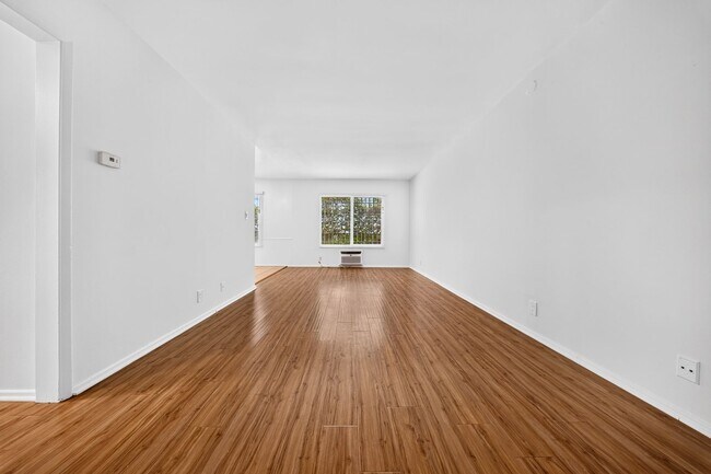 Interior Photo - 334 S. Hobart Blvd