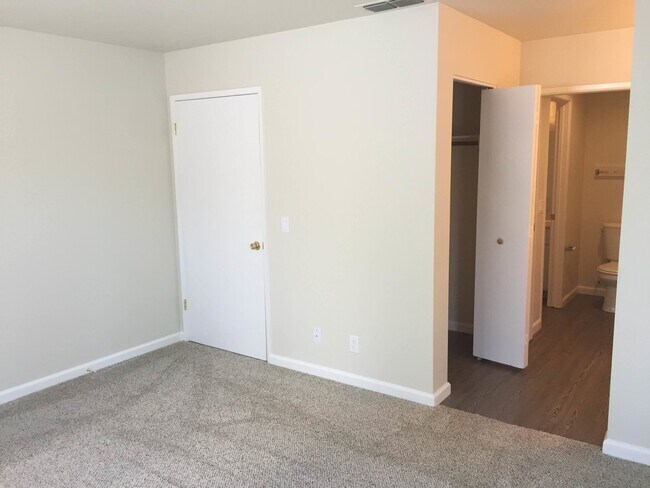 Building Photo - 1920 Lazzini Ave