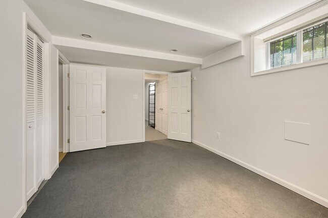 Building Photo - 4505 Alton Pl NW