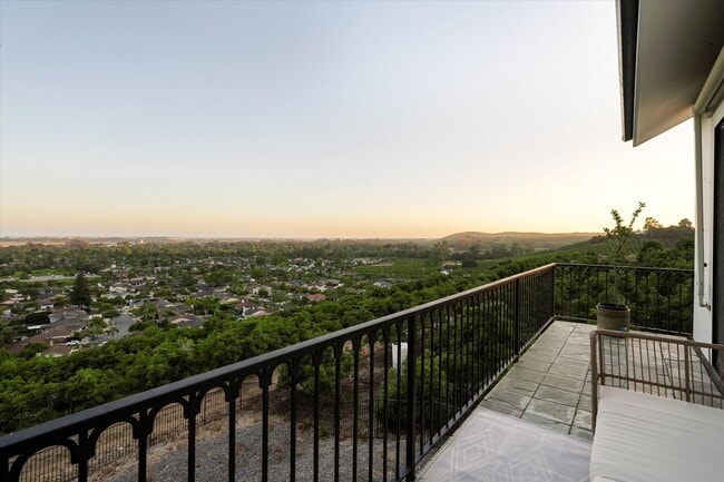 Building Photo - 6060 La Goleta Rd