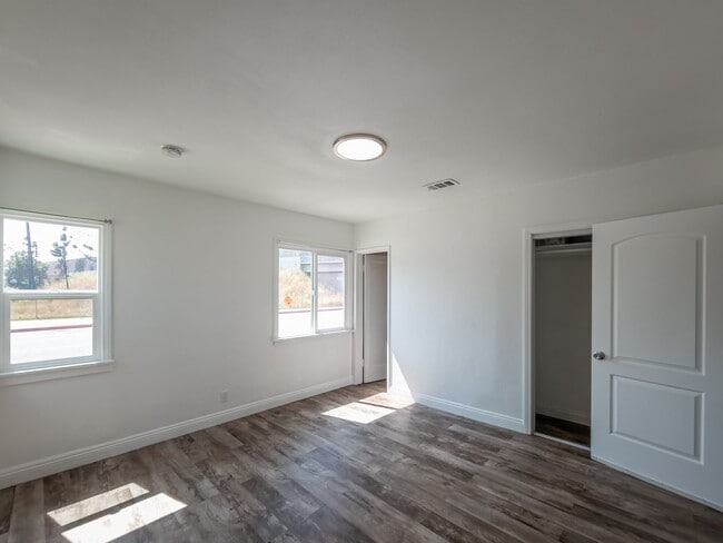 Building Photo - Elegant 3BD/2BA Oasis in the Heart of Glen...