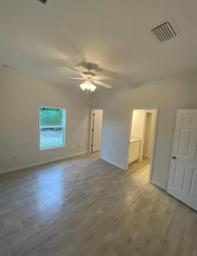 Building Photo - 1062 San Cristobal Ave