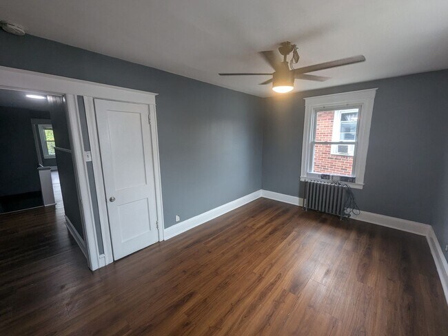 Building Photo - 821 Rader Ave