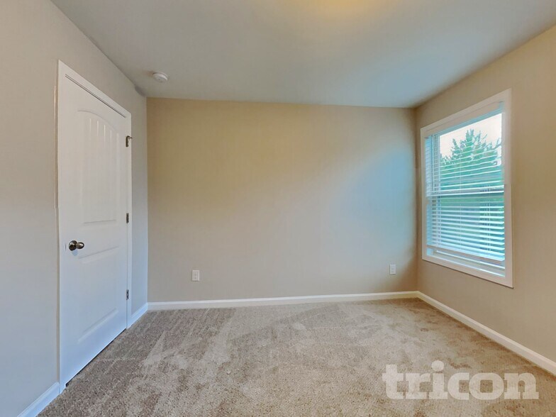 Building Photo - 3440 Baylor Cir