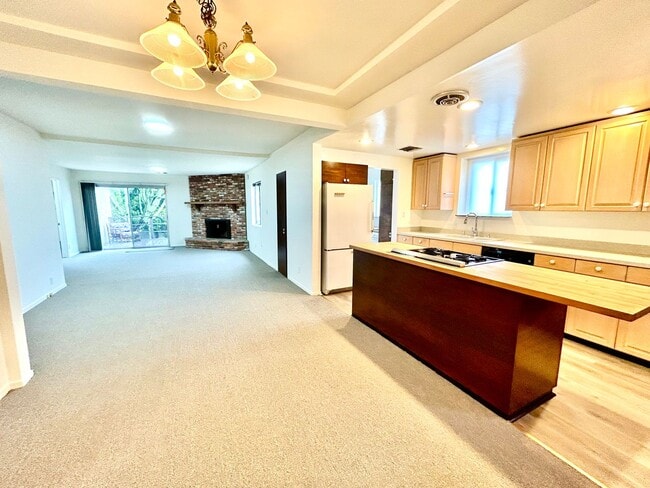 Building Photo - 3 Bed 2 Bath House