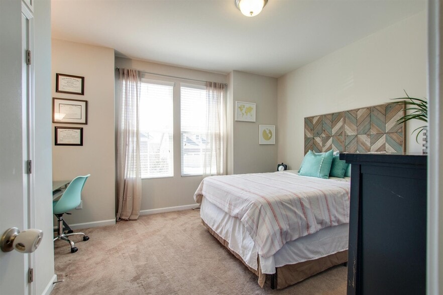 Bedroom 2 - 1989 Stonewater Dr