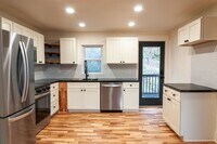 Building Photo - 3br/2bath Custom Remodeled Home Near Okemo
