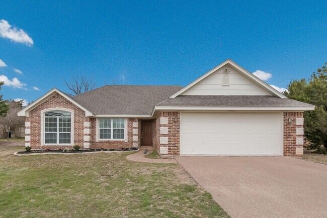 Building Photo - Midway ISD Country Home
