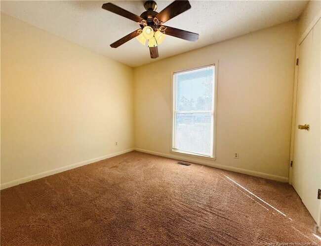 Building Photo - 129 Deerfield Dr