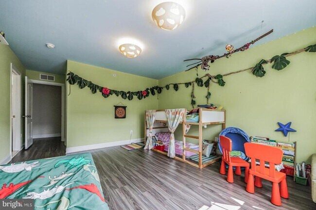 Building Photo - 105 Elton Farm Cir