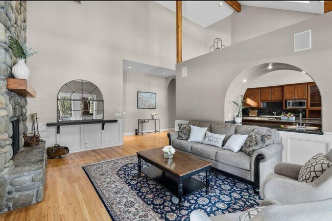 Building Photo - Gorgeous Single Level Luxury Home with 3-C...