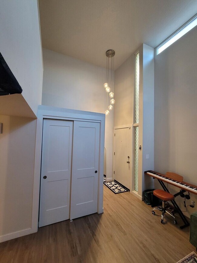 Building Photo - Cherry Lane Commons