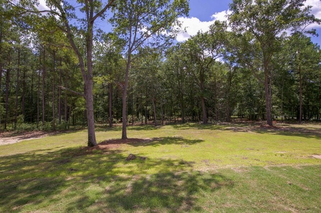 Building Photo - "Luxurious 3-Bed Townhouse with Granite Countertops on Juniper Lake Road!"