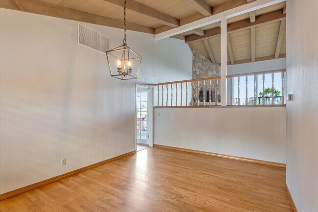 Building Photo - Tri-Level Home in Los Gatos