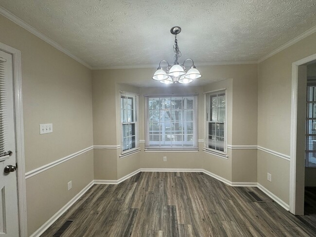 Building Photo - Charming 3 Bed 2.5 Bath Fayetteville Home