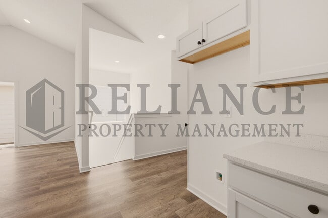 Building Photo - 5247 N Pinecrest Ct