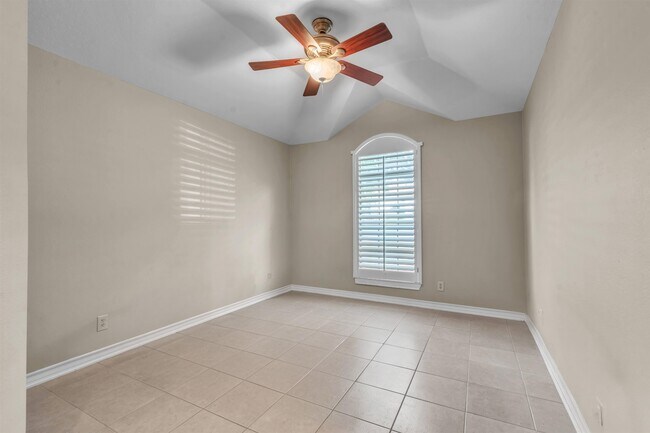 Building Photo - 3814 Sandcliff Dr