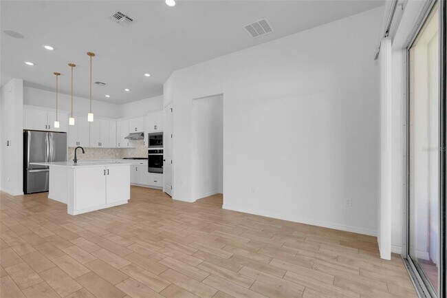 Building Photo - 10393 Pk Ests Ave