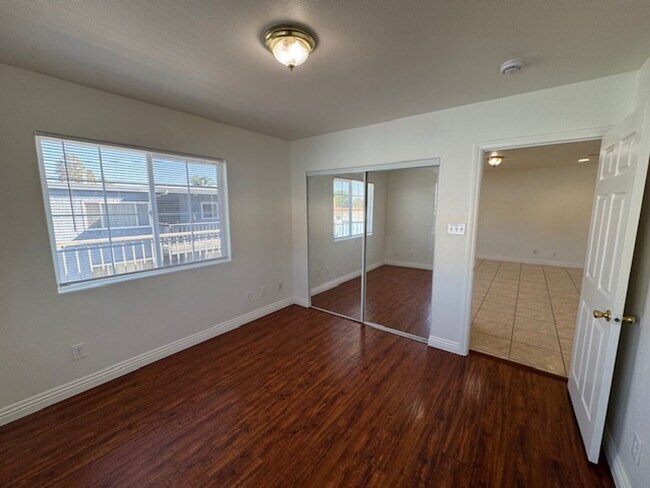 Building Photo - 253 E Plymouth St