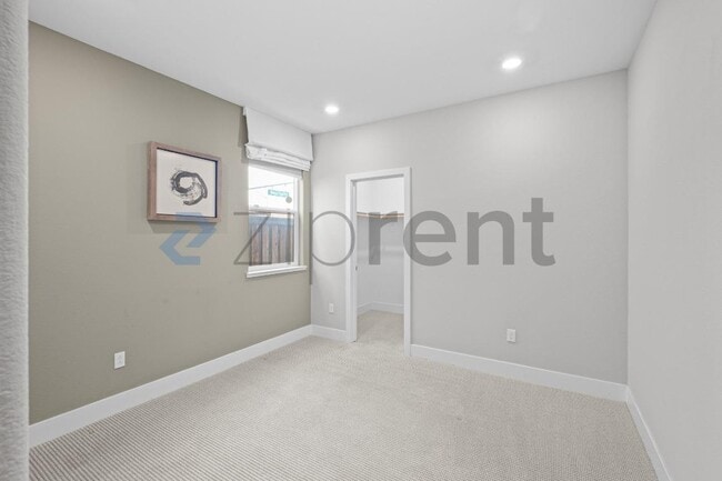 Building Photo - 285 Bear Creek Dr