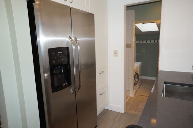 Building Photo - NE Portland updated one bedroom "Jewel"