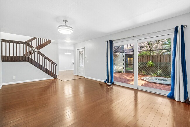 Building Photo - 7536 Courtyard Run E