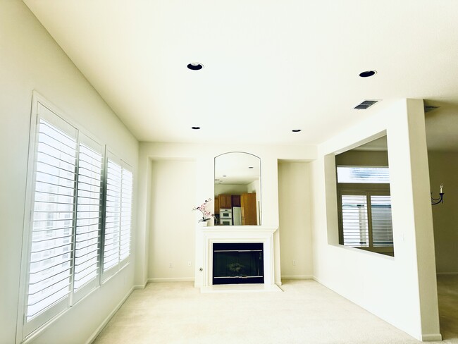 Building Photo - 25705 Crestfield Dr