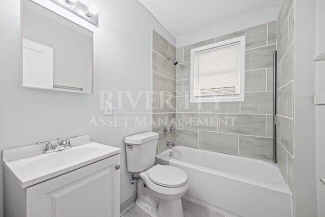 Building Photo - A Must SEE 4-Bedroom / 2-Full Bathroom!!!!...