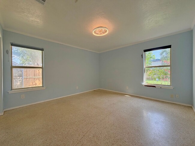 Building Photo - 7103 Twin Crest Dr