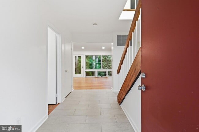Building Photo - 8804 Mansion Farm Pl
