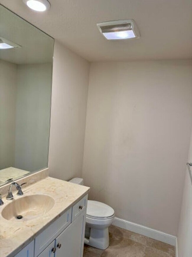 Building Photo - 341 Bay Colony Dr N