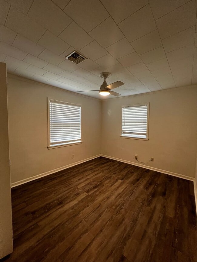 Building Photo - 2 Bedroom, 1 bathroom, Brick home , Stainless appliances, with Large Yard and Covered Parking.