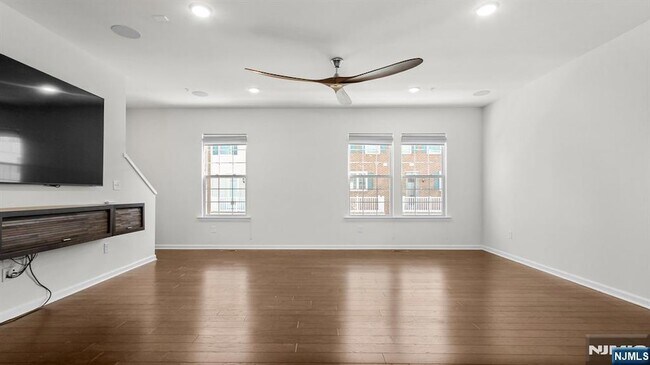 Building Photo - 54 Landmark Ln