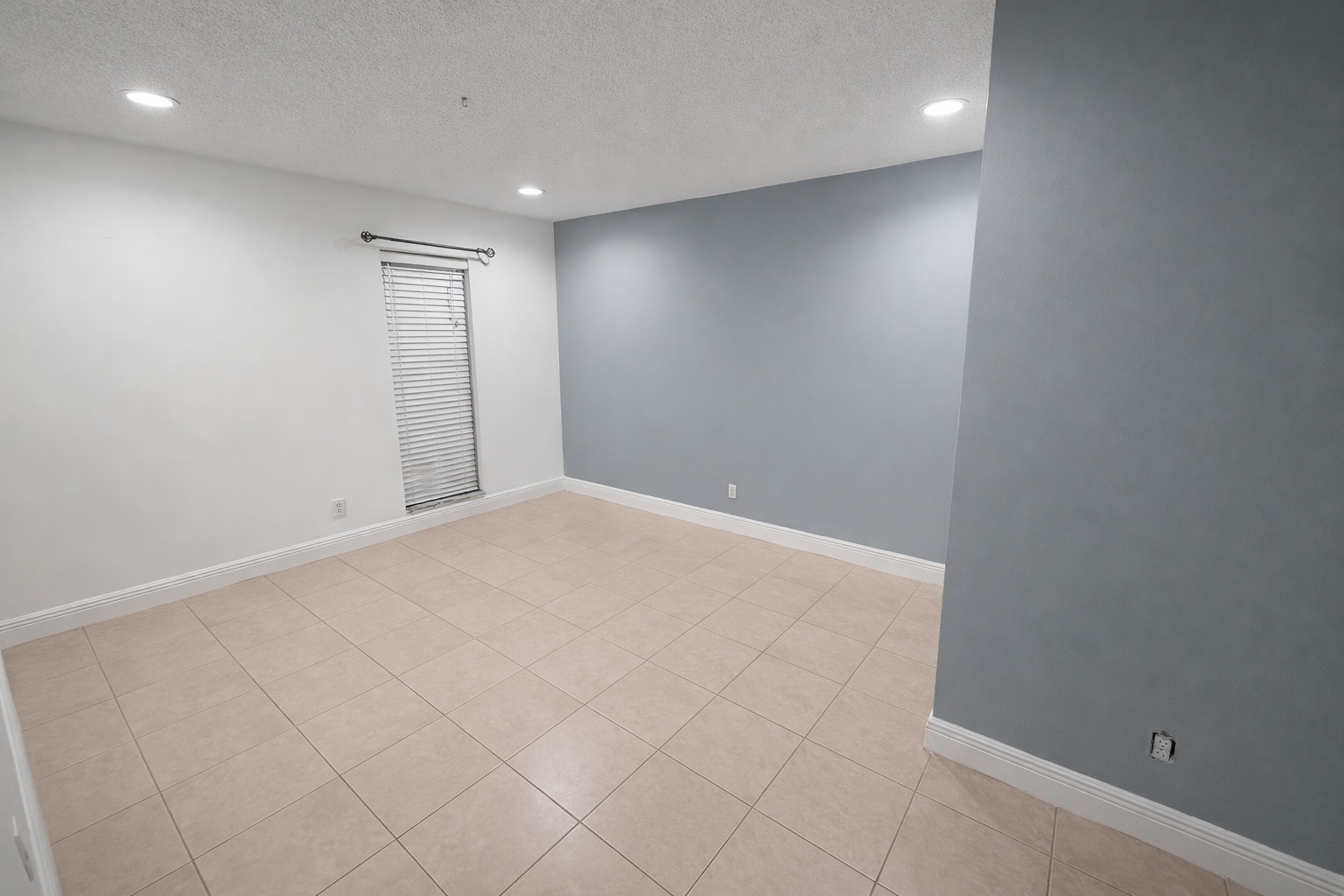 Building Photo - 5332 NE 6th Ave