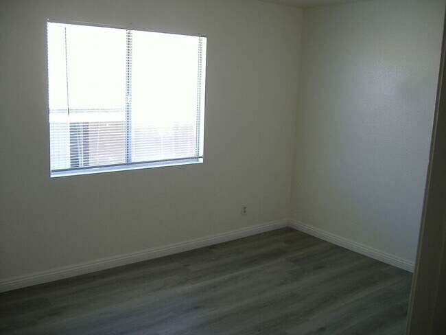 Building Photo - 28701 Calle Del Lago
