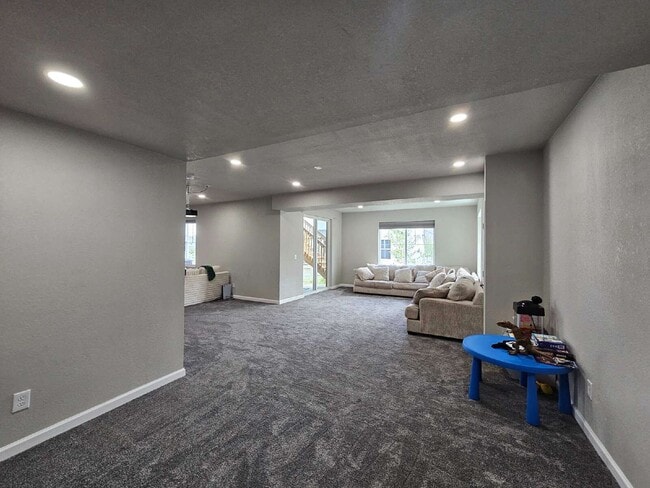 Building Photo - 5186 Ditmars Ln